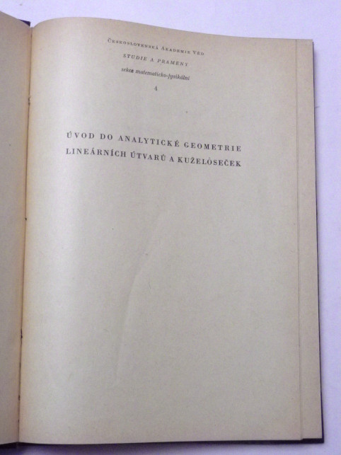 ÚVOD DO ANALYTICKÉ GEOMETRIE LINEÁRNÍCH ÚTVARŮ A KUŽELOSEČEK