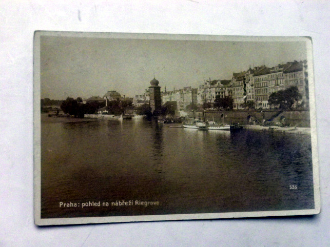 PRAHA NÁBŘEŽÍ