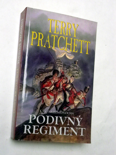 Terry Pratchett PODIVNÝ REGIMENT