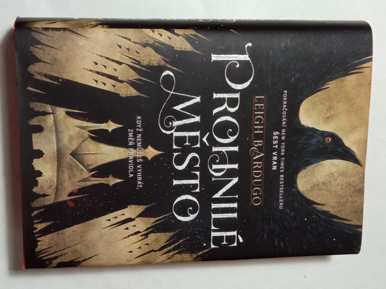 Leigh Bardugo PROHNILÉ MĚSTO
