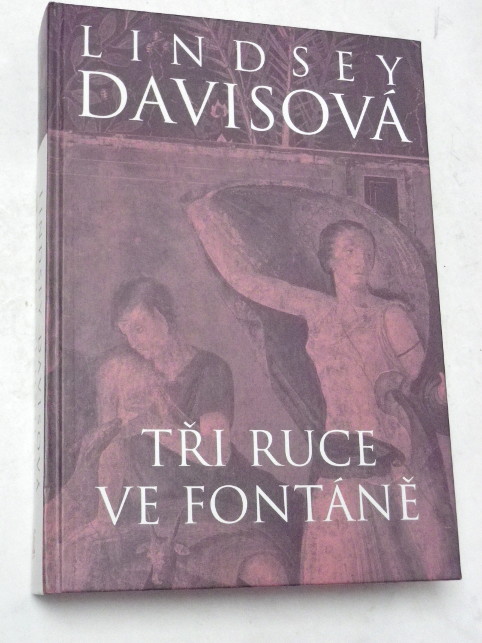 Lindsey Davisová TŘI RUCE VE FONTÁNĚ